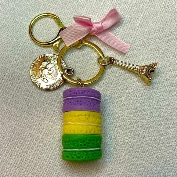 Accessories - ❄️Adorable French Themed Keychain with Eiffel Tower and Multicolored Macar…